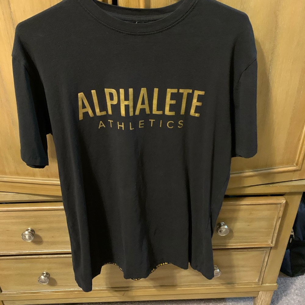 RARE Alphalete XL men’s black and gold T-shirt